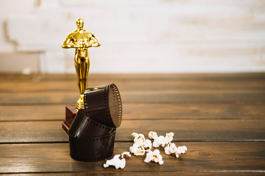 oscar statuette film and popcorn 1